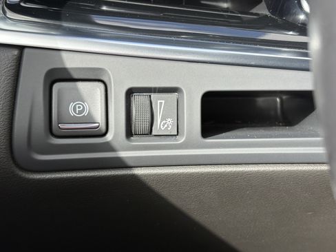 Certified 2024 Cadillac XT6 Premium Luxury image 33