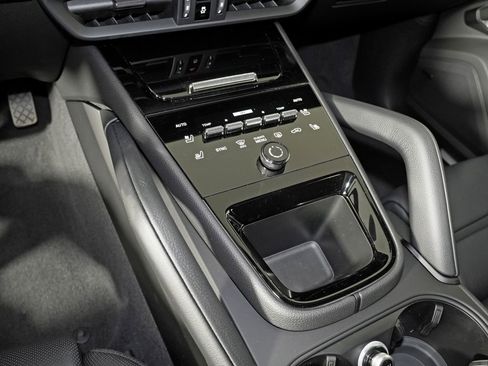 New 2026 Porsche Cayenne Coupe AWD/4WD image 30