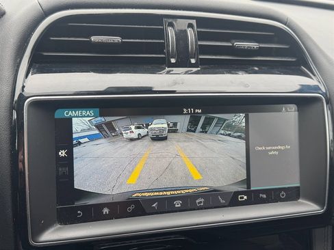 Used 2019 Jaguar F-PACE Prestige image 8