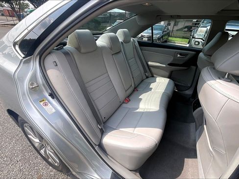 Used 2017 Toyota Camry XLE w/ Moonroof Package FWD image 32