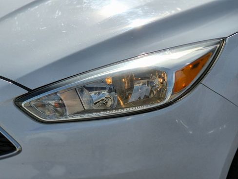 Used 2016 Ford Focus SE w/ SE Sport Package image 8