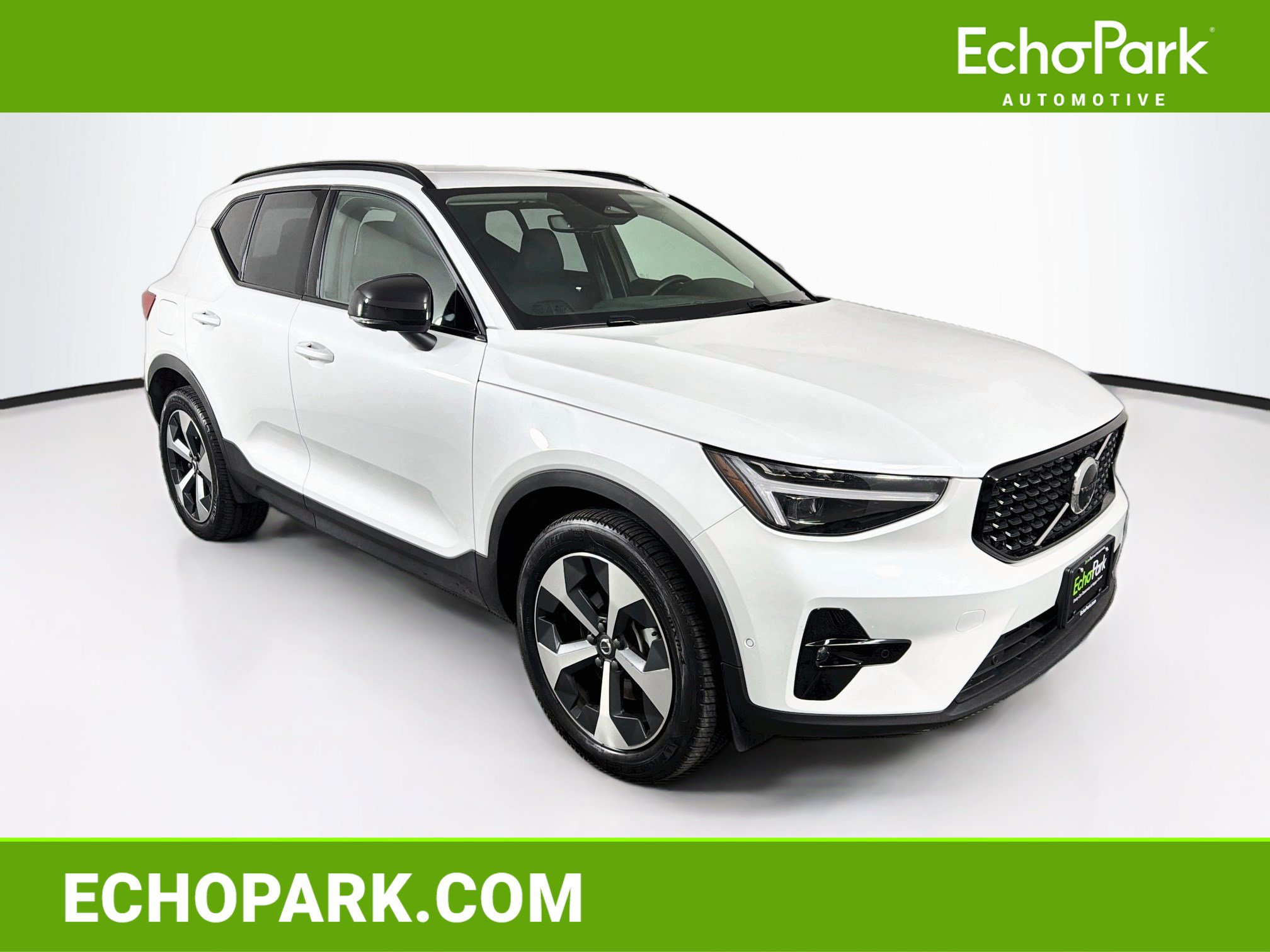 Used 2026 Volvo XC40 B5 Plus AWD/4WD image 1