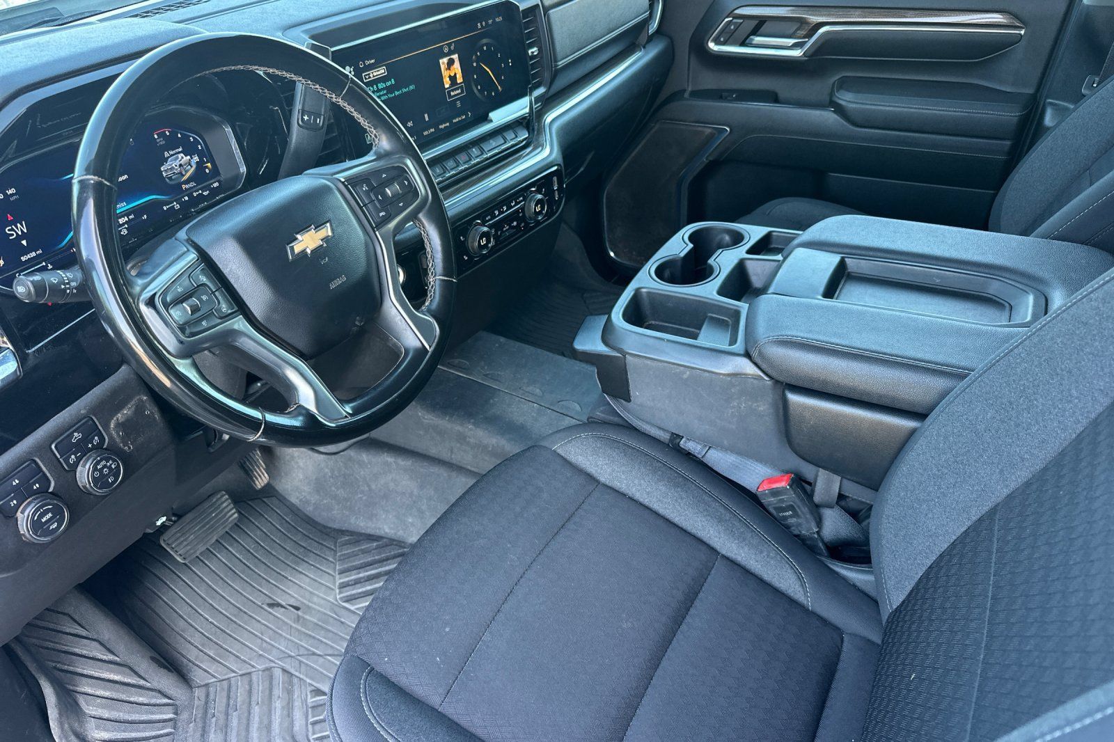 Used 2024 Chevrolet Silverado 2500 LT AWD/4WD image 10