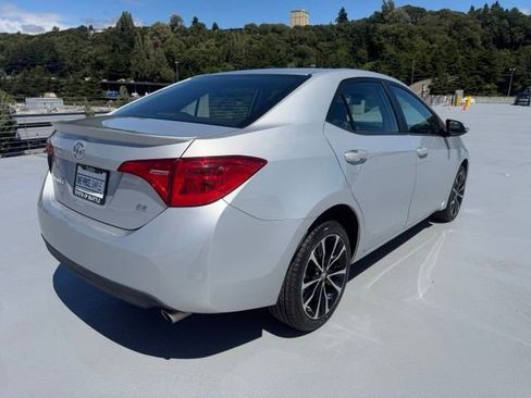 Used 2017 Toyota Corolla SE FWD image 3