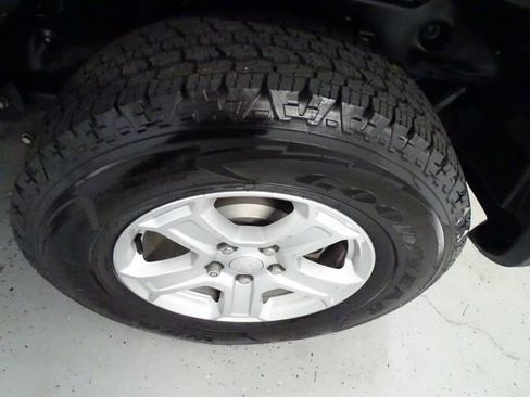 Used 2019 Jeep Wrangler Unlimited Sport S image 25