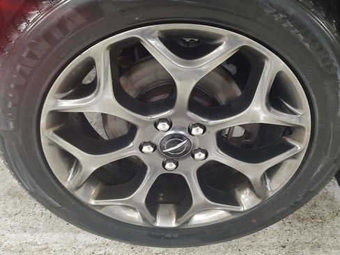 Used 2018 Chrysler 300 S w/ 300S Premium Group image 28