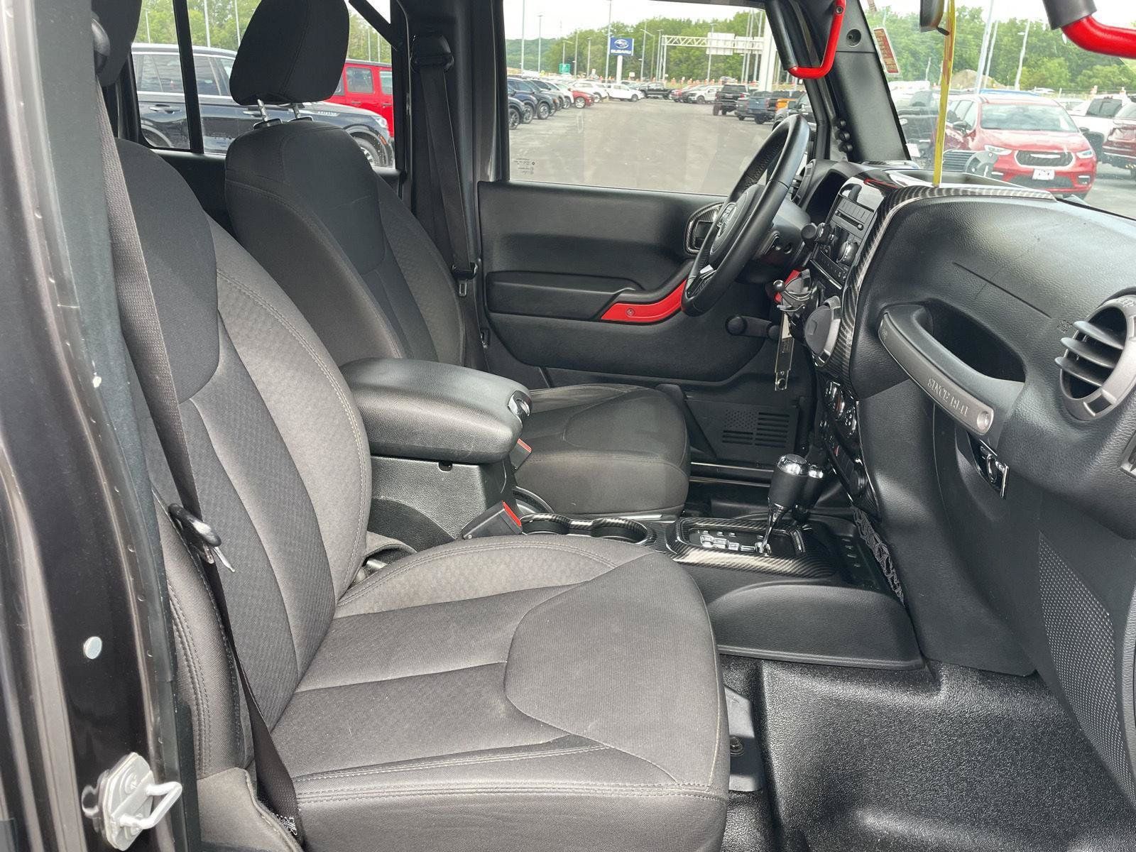 Used 2017 Jeep Wrangler Unlimited Sport w/ Dual Top Group AWD/4WD image 34