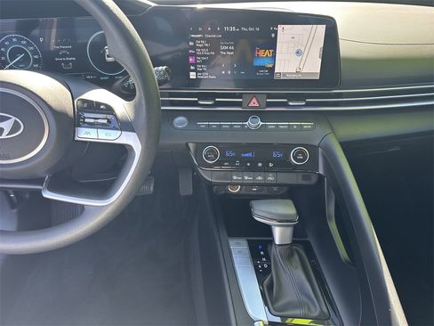 Used 2024 Hyundai Elantra SEL image 28