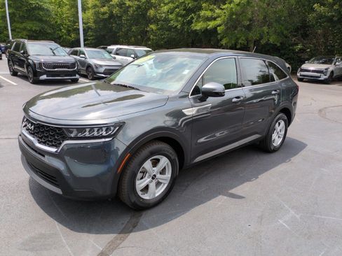 Used 2023 Kia Sorento LX FWD image 3