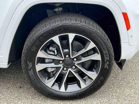 Certified 2023 Jeep Grand Cherokee L Overland w/ Luxury Tech Group IV AWD/4WD image 10