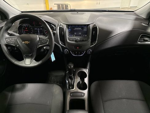 Used 2019 Chevrolet Cruze LT FWD image 10