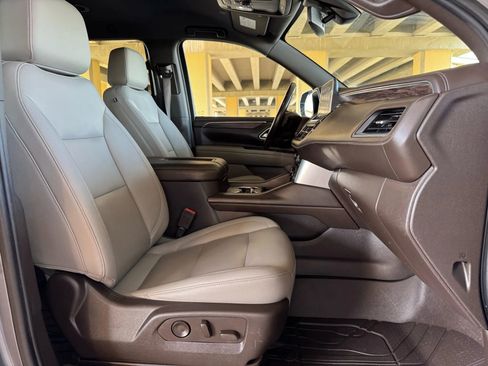 Used 2021 Chevrolet Tahoe Z71 w/ Z71 Off-Road Package image 29