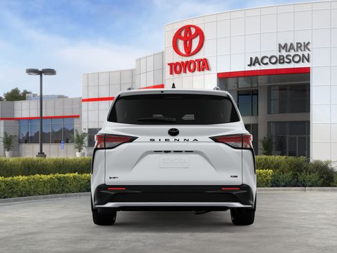 New 2026 Toyota Sienna XSE FWD image 8