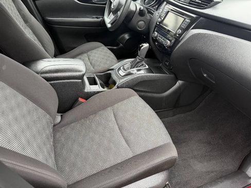 Used 2020 Nissan Rogue Sport SV FWD image 18