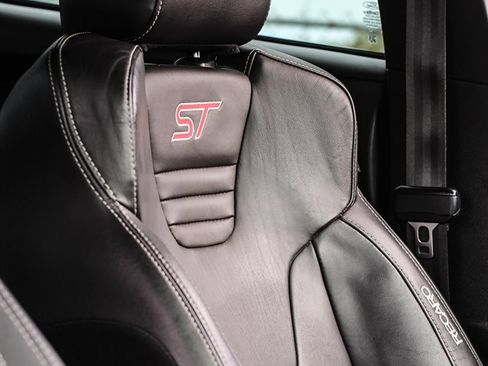 Used 2018 Ford Focus ST w/ Equipment Group 402A image 12