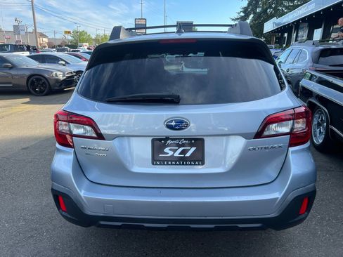 Used 2018 Subaru Outback 2.5i Premium AWD/4WD image 6