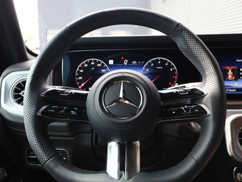 Used 2025 Mercedes-Benz G 550 image 17