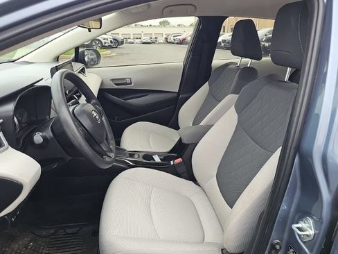 Used 2022 Toyota Corolla LE w/ LE Convenience Package FWD image 3