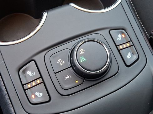 Used 2022 GMC Terrain SLE w/ Driver Convenience Package image 26