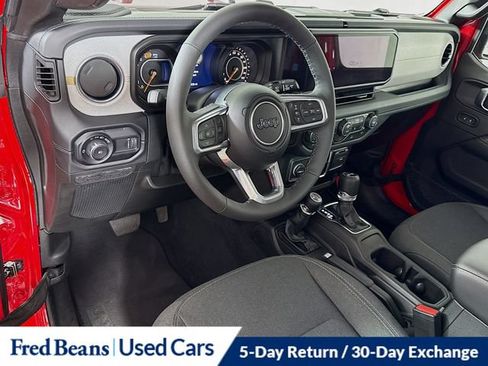 Used 2026 Jeep Wrangler Unlimited Sahara AWD/4WD image 13