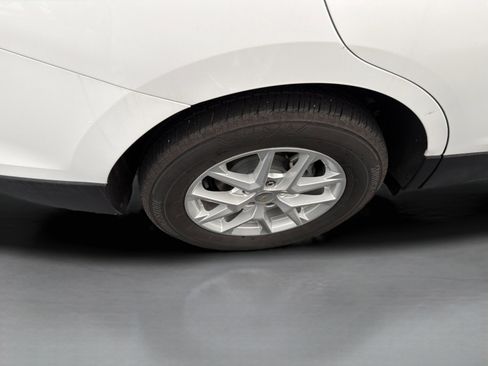 Used 2023 Chevrolet Equinox LT w/ Driver Convenience Package image 16