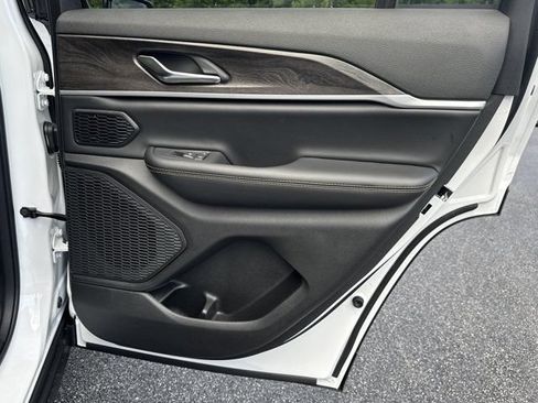 New 2026 Jeep Grand Cherokee Limited AWD/4WD image 16