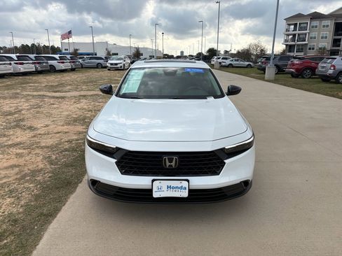 Certified 2025 Honda Accord SE image 3