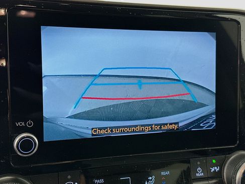 Used 2023 Toyota Highlander LE image 23