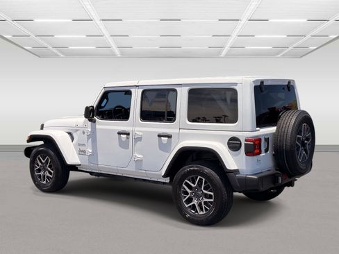 Used 2024 Jeep Wrangler Unlimited Sahara AWD/4WD image 3