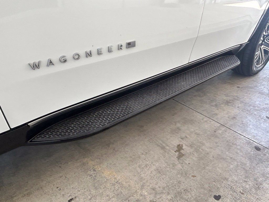 Used 2025 Jeep Wagoneer Series II AWD/4WD image 17