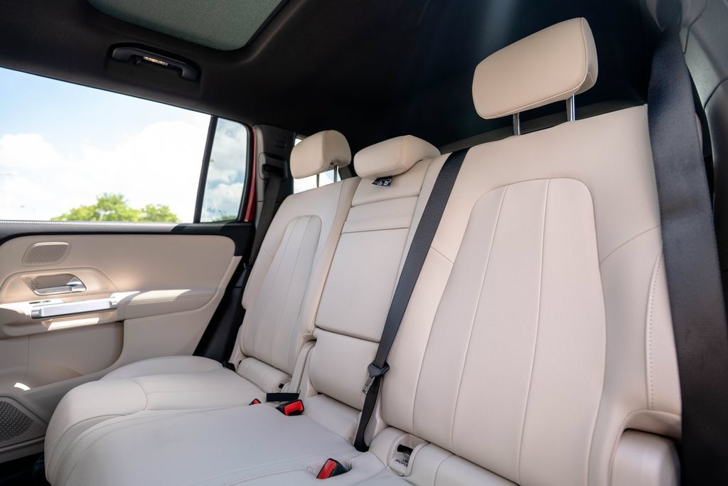 Used 2026 Mercedes-Benz GLB 250 4MATIC image 34