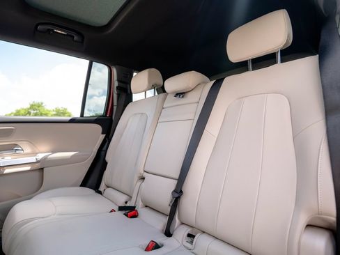 Used 2026 Mercedes-Benz GLB 250 4MATIC image 34