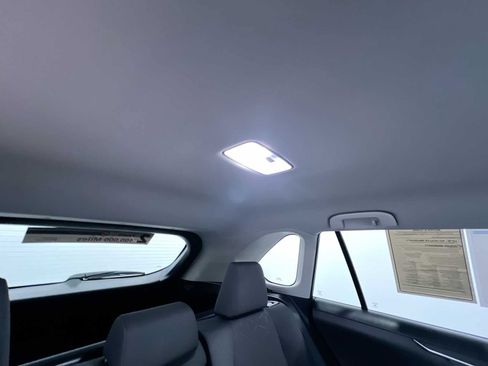 Used 2025 Toyota RAV4 XLE FWD image 38