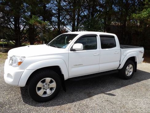 Used 2010 Toyota Tacoma 4x4 Double Cab image 1