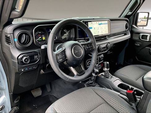 Used 2024 Jeep Wrangler Unlimited Rubicon 4xe w/ Convenience Group AWD/4WD image 13