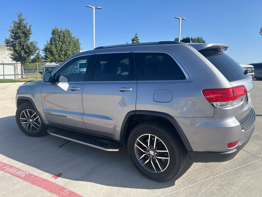 Used 2018 Jeep Grand Cherokee Laredo RWD image 4