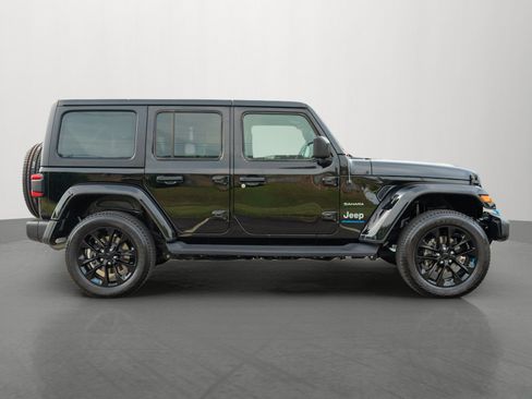 Used 2023 Jeep Wrangler Unlimited Sahara w/ Cold Weather Group AWD/4WD image 8