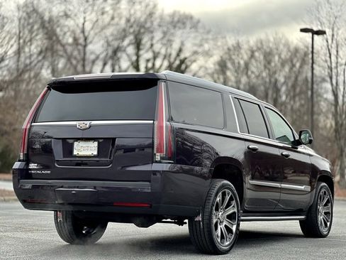 Used 2018 Cadillac Escalade ESV Luxury image 5