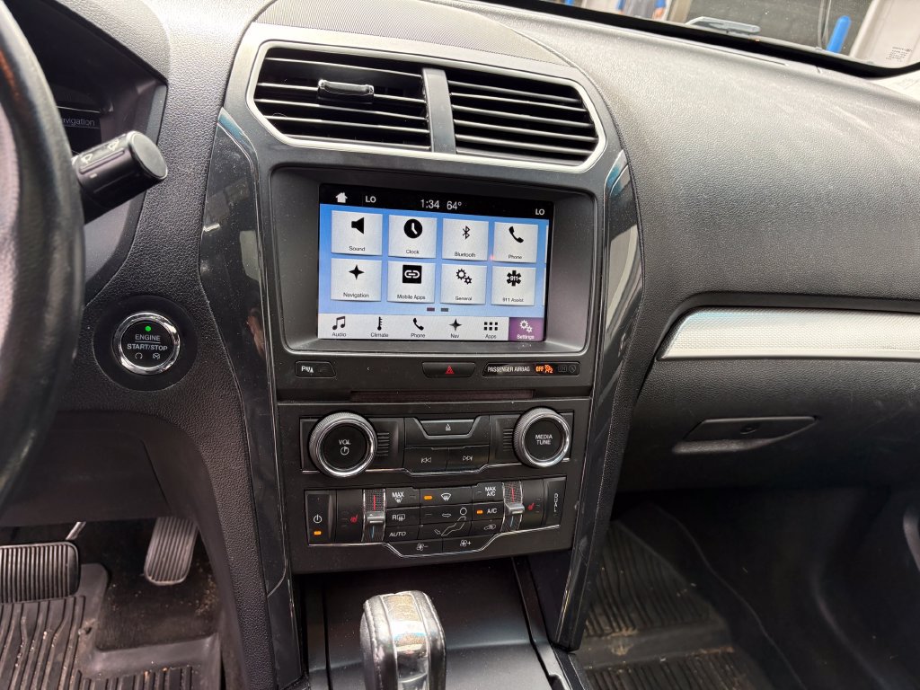 Used 2017 Ford Explorer XLT w/ Equipment Group 202A AWD/4WD image 22
