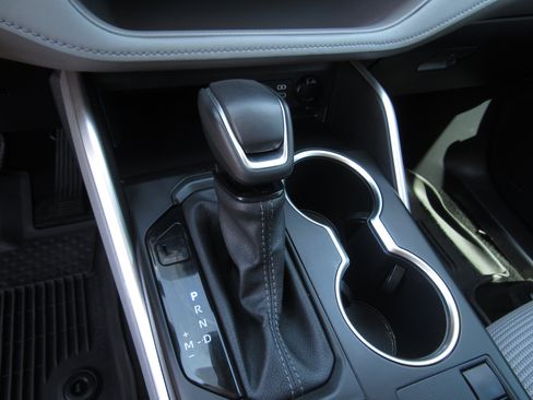 Used 2023 Toyota Highlander LE FWD image 20