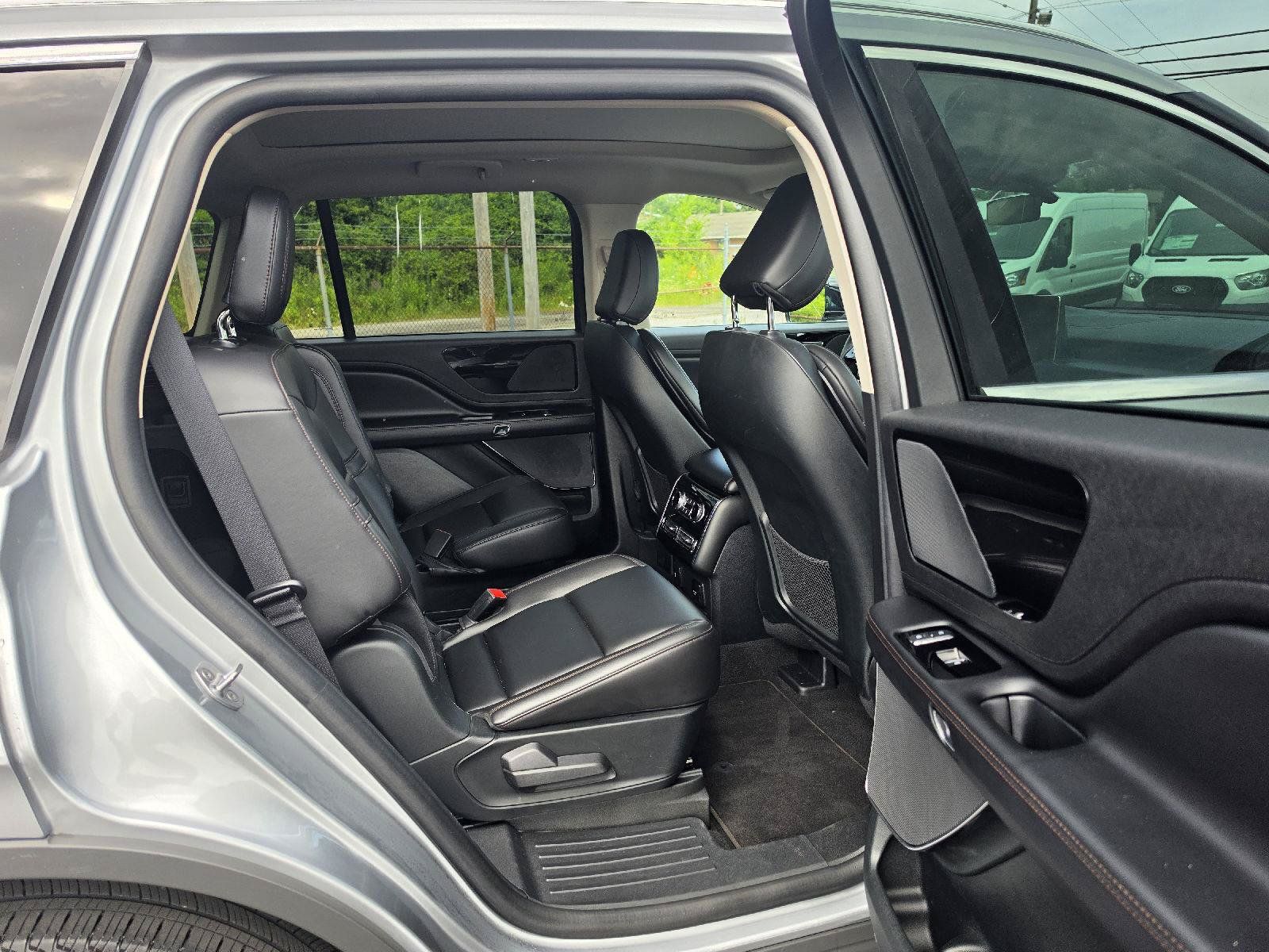 Used 2023 Lincoln Aviator AWD w/ Premium Package image 10
