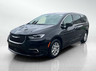 New 2026 Chrysler Pacifica Select video 2