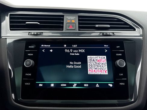 Used 2024 Volkswagen Tiguan SE R-Line AWD/4WD image 5