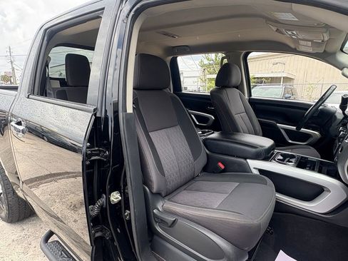 Used 2021 Nissan Titan SV w/ SV Convenience Package RWD image 16