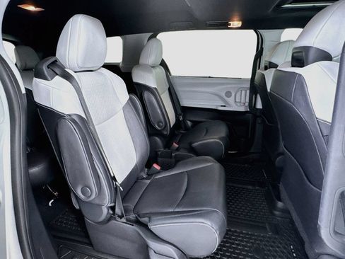 Used 2025 Toyota Sienna XSE AWD/4WD image 28