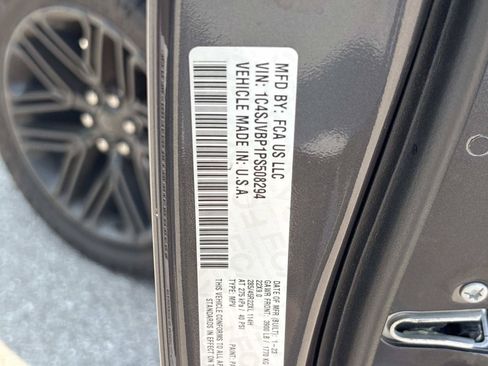 Used 2023 Jeep Wagoneer Series II AWD/4WD image 12