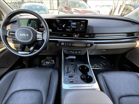 Used 2025 Kia Carnival image 13