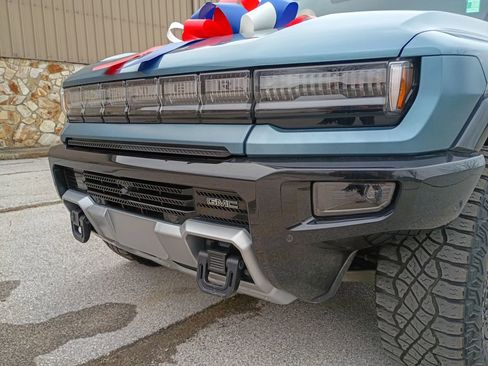Used 2024 GMC Hummer EV 3X w/ Omega Edition AWD/4WD image 9