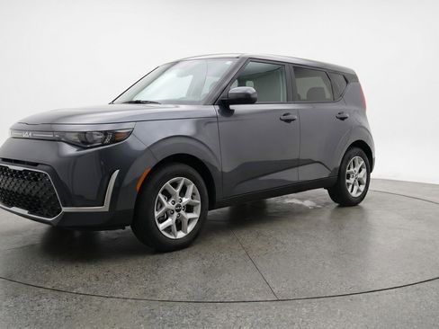 Used 2025 Kia Soul LX w/ LX Technology Package FWD image 3