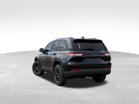 New 2025 Jeep Grand Cherokee Altitude image 3